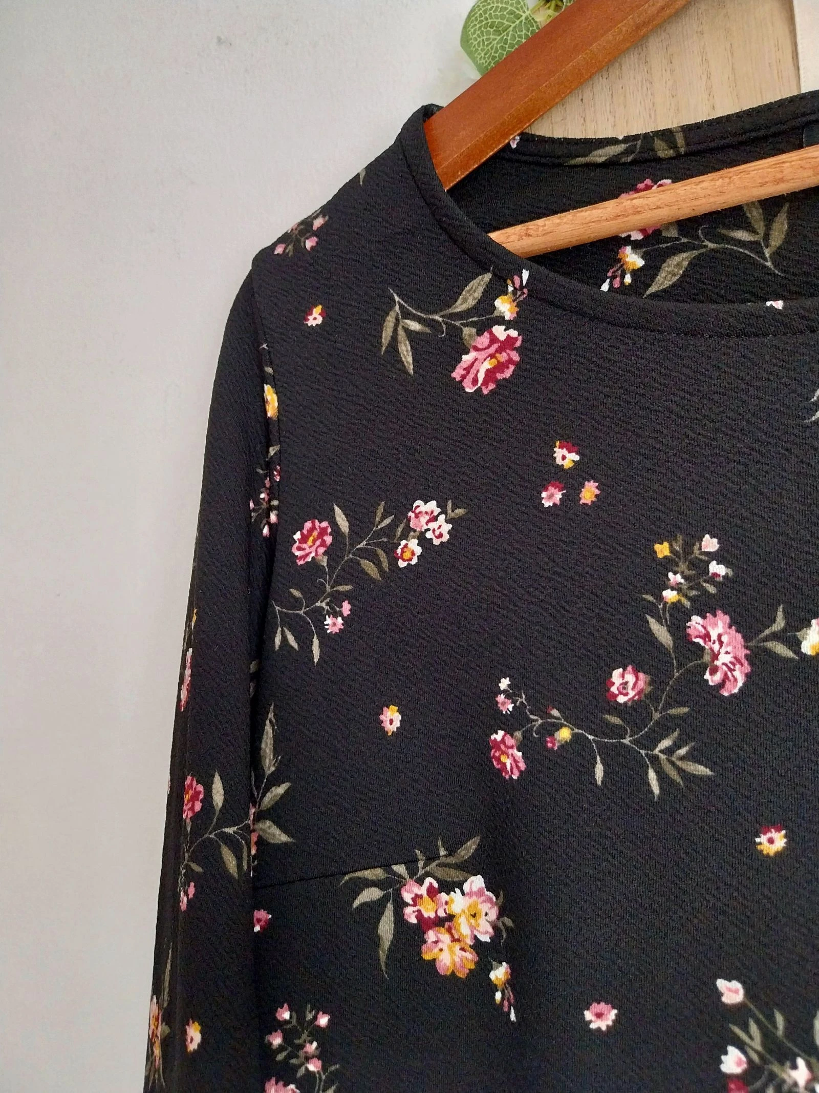 Vestido de media temporada negro con pequeñas flores Gina Talla 38 – photo 5